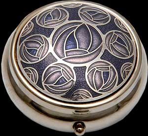 Mackintosh Rose with Roses Border Pill Box